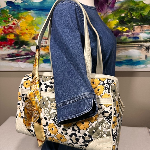 Vera Bradley Caroline Go Wild 2013 Retired Pattern with Leather Trim RARE - Picture 10 of 10